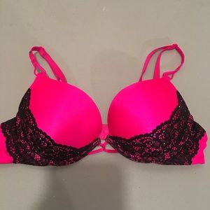 SOLD!!!!! Victoria’s Secret Miraculous Plunge Bra